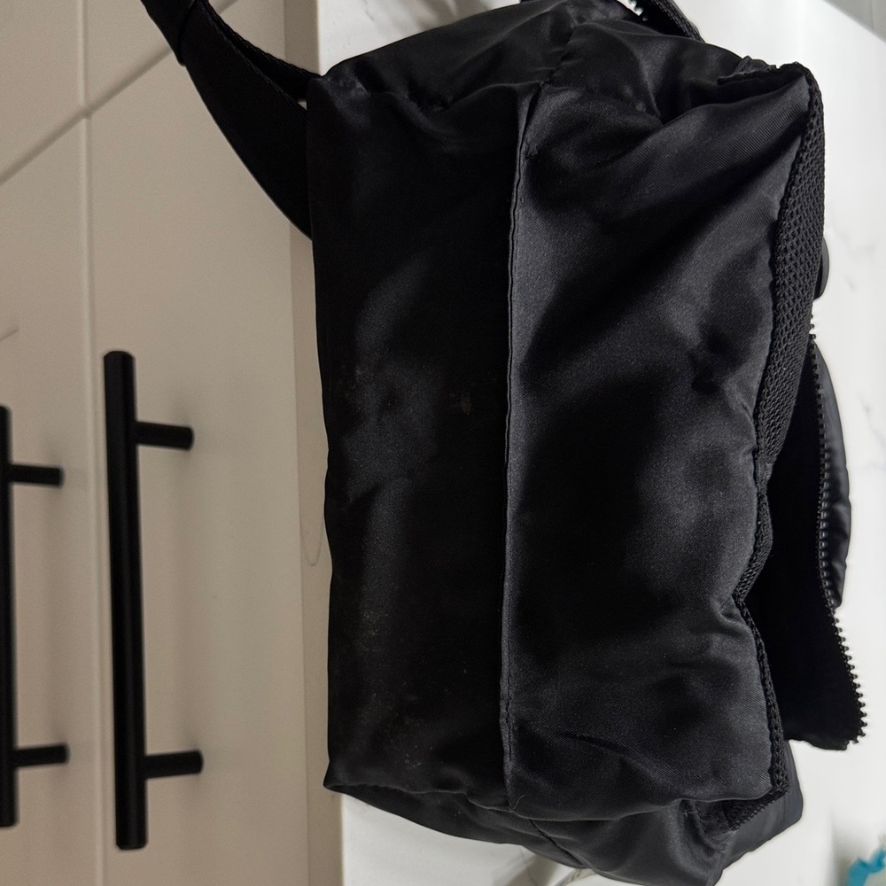 Lululemon Black Quilted Crossbody Bag - Picture 8 of 9